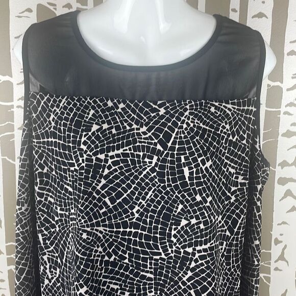 Vince Camuto Mosaic Print Sleeveless Top 1X - Picture 7 of 10